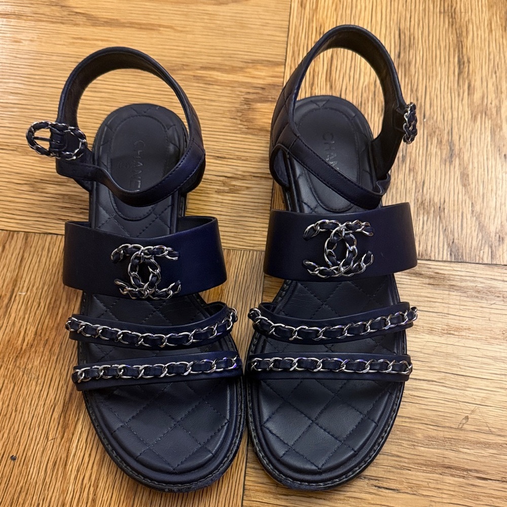 CHANEL Navy Lambskin Chain Sandals Sz 37